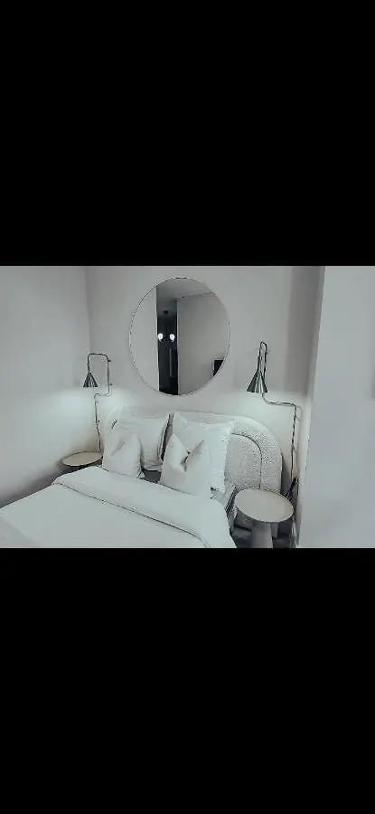 Suite Onega Lyon 0*,