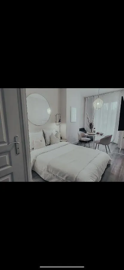 Suite Onega Lyon 0*,  France