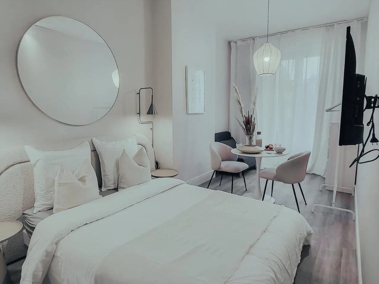 Suite Onega Lyon 0*,  France