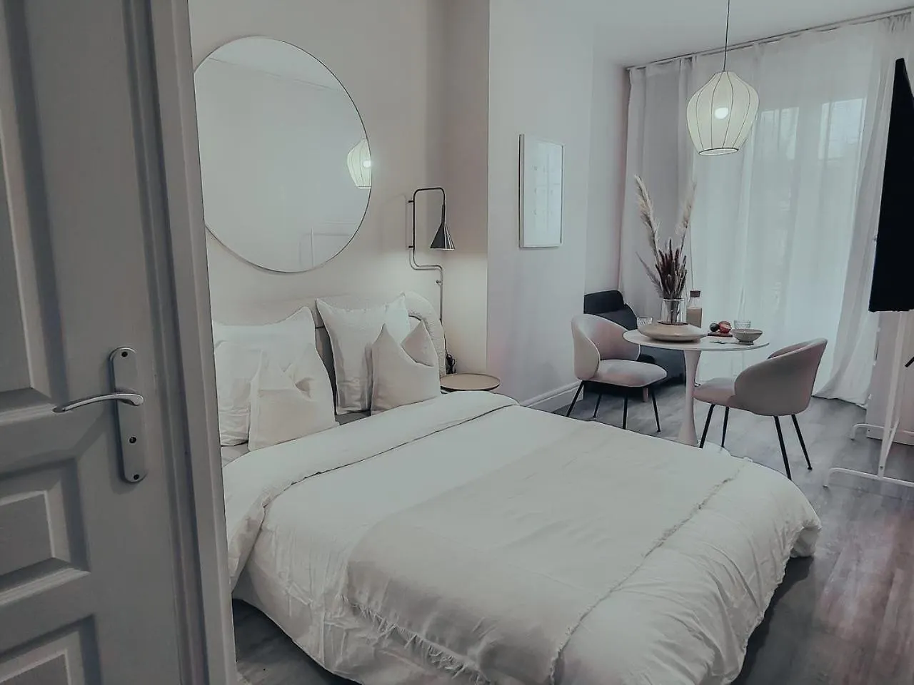 Suite Onega Lyon 0*,  France